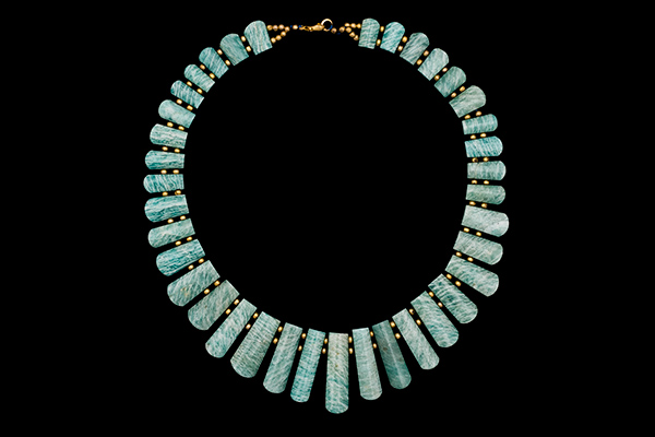 A Curved Band Necklace With Thirty-Seven Peruvian Amazonite Curved Surface Graduated Drops
