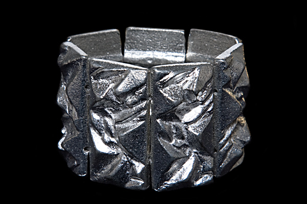 Silvered Metal Seven Sculpted Rectangles Elasticated Bracelet