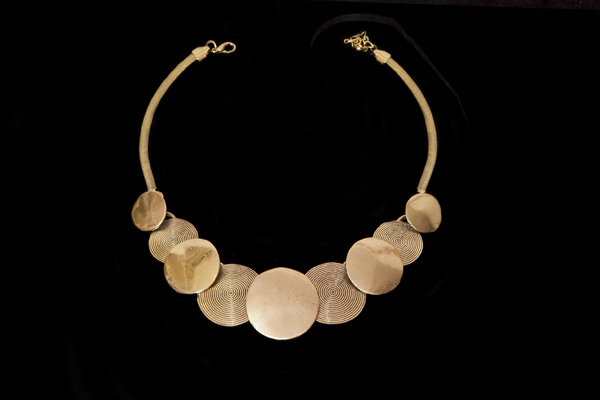 Golden Metal flat circular graduated discs on a Golden Metal snake links necklace