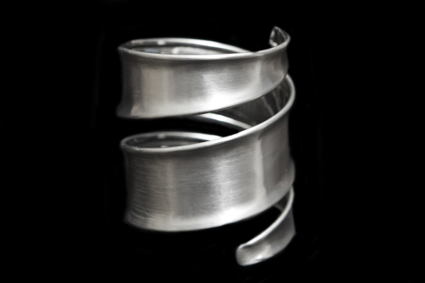 Dark Mat Silvered Metal Graduated Spiral Bangle