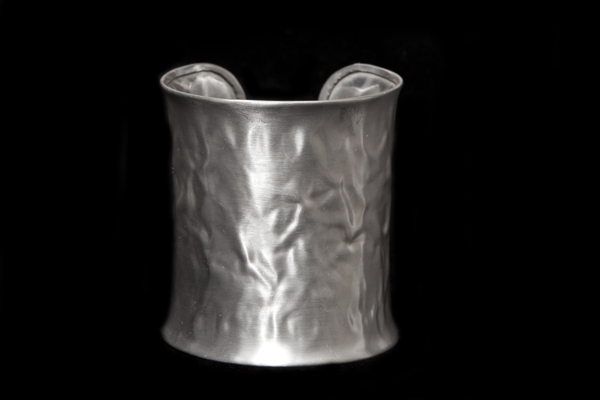 Mat Silvered Metal Mat Hammered Surface Open Cuff