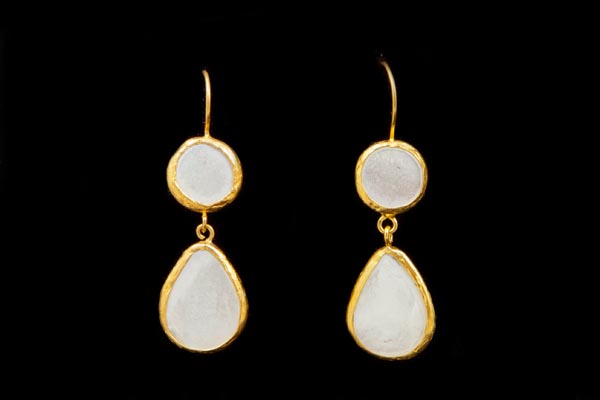 Gold Plated Circular And Teardrop Linked Pendants Earrings Inlaid With White Freshwater Pearl Slices