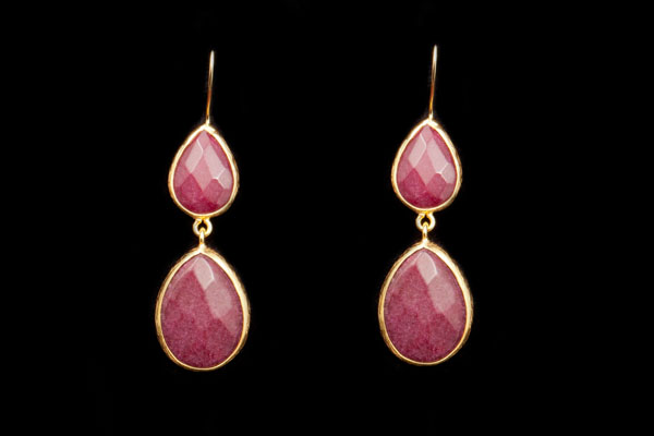 Gold Plated Two Linked Teardrops Earrings Inlaid With Ruby Red Dyed Agate Facetted Cabochons