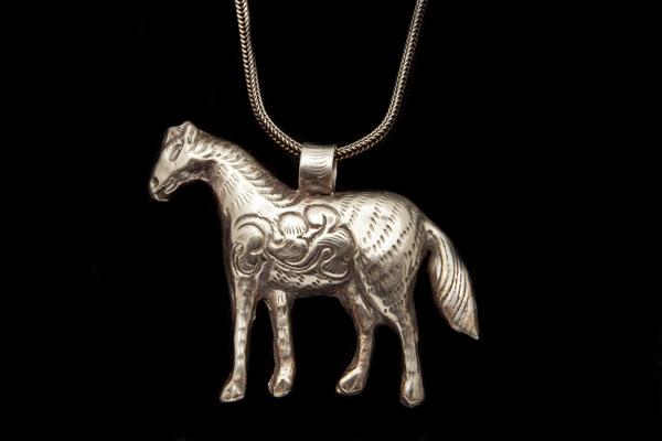 Silvered Metal Patterned Horse Pendant On A Silver Snake Links Chain Necklace