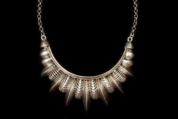 Afghan Silvered Metal Large Curved Graduated Patterned Ribs Pendant On A Chain Links Necklace