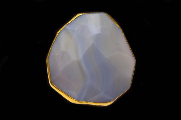 A Very Large Gold Plated Ring Inlaid With A Grey Banded Agate Facetted Cabochon