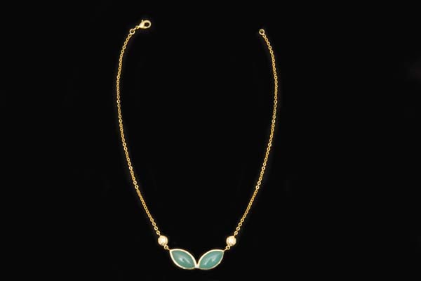 A Gold Plated Chain Links Necklace With Two Chalcedony Pointed Oval Cabochons In Gold Plated Frames