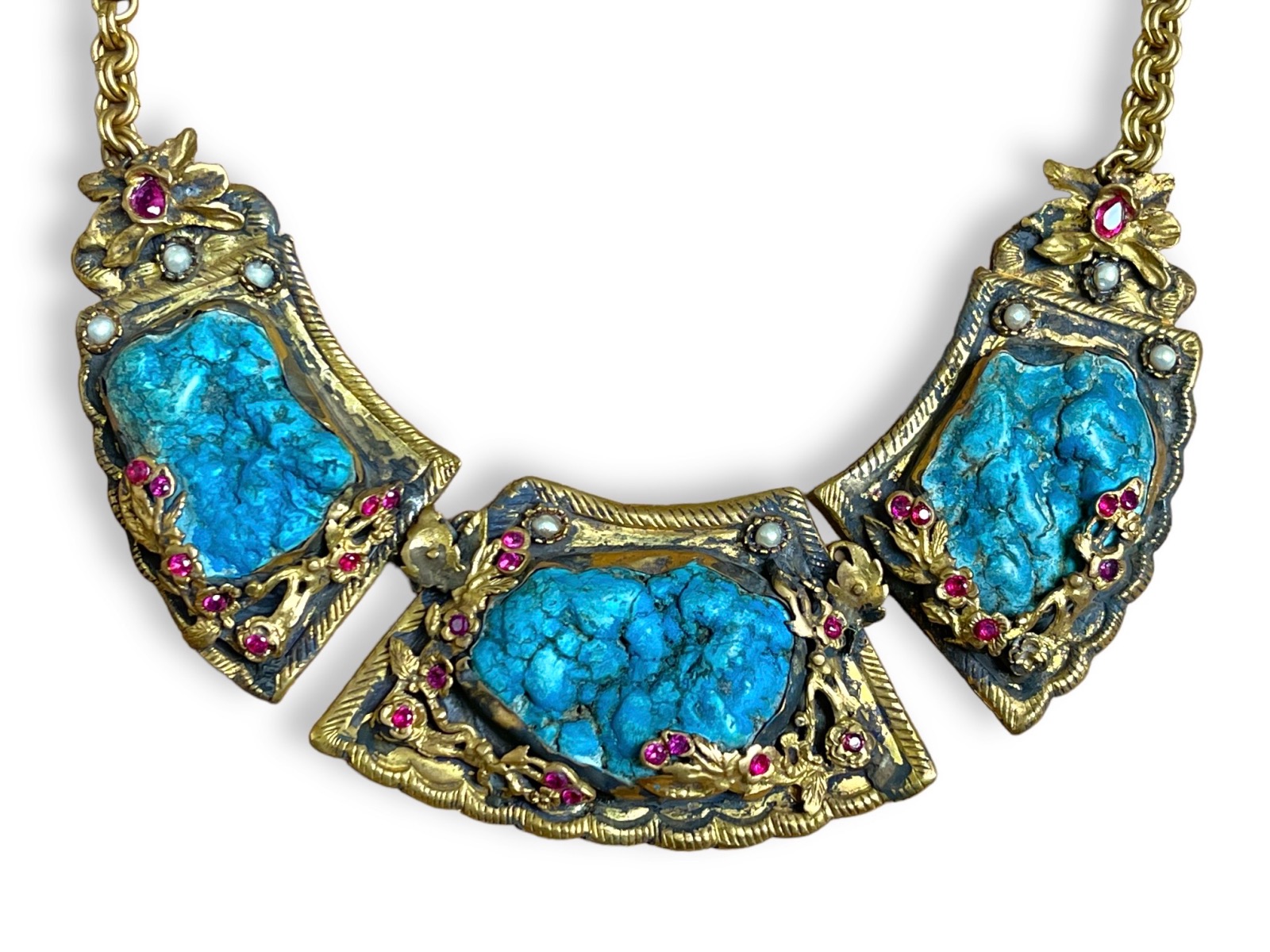 A Nepalese Gold Plated Chain Links Necklace With Three Curved Floral Patterned Panels, Each Inlaid With A Turquoise Nugget. - Image 3