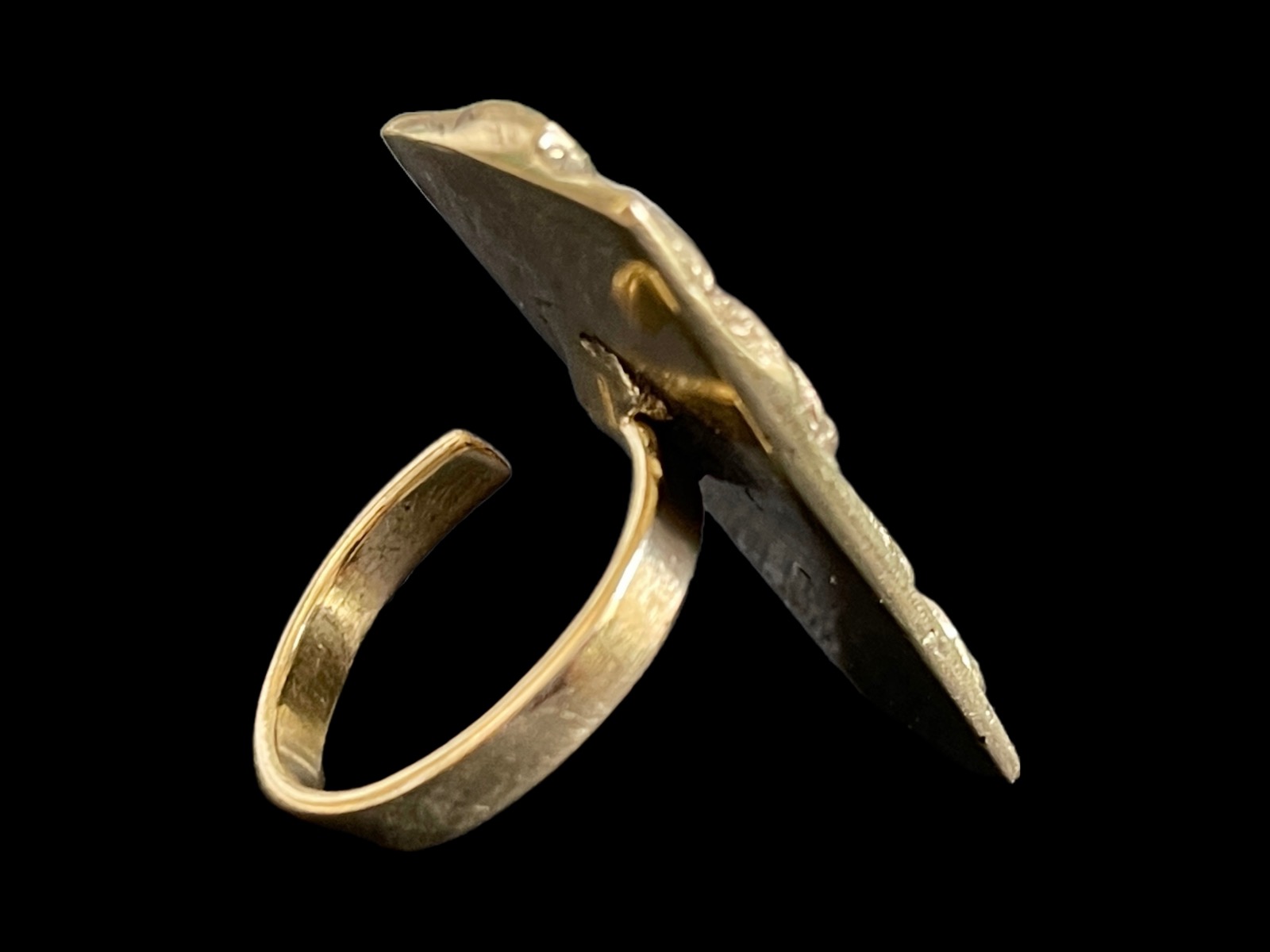 A Baule Adjustable Open Band Brass Ring With A Rectangular Face Patterned Panel Top. Ivory Coast, West Africa. - Image 4