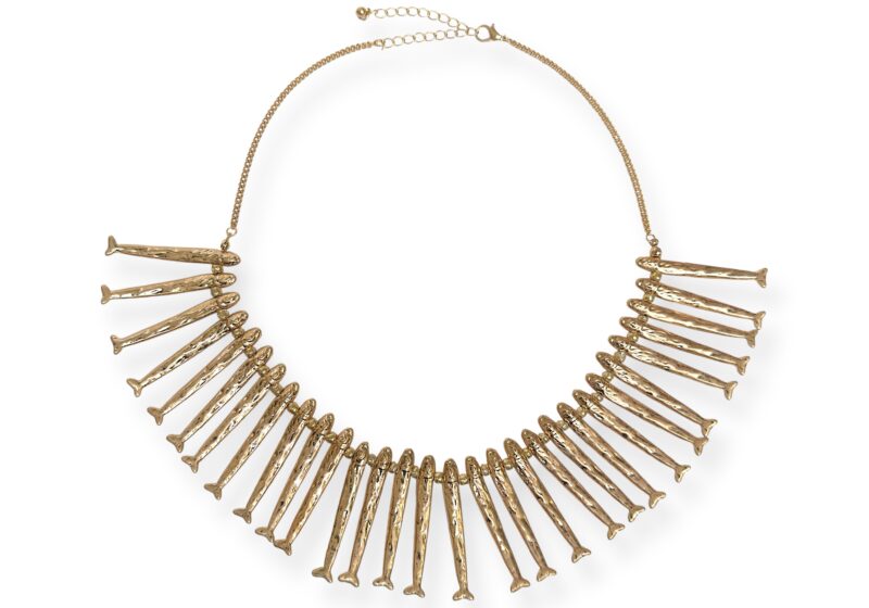 A Necklace Of Thirty Golden Metal Long And Narrow Patterned Fish Drops, And Golden Glass Beads