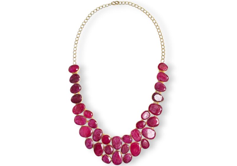 A Gold Plated Chain Necklace With A Tapered Band Of Facetted Ruby Linked Cabochons, Each Set In A Gold Plated Frame.