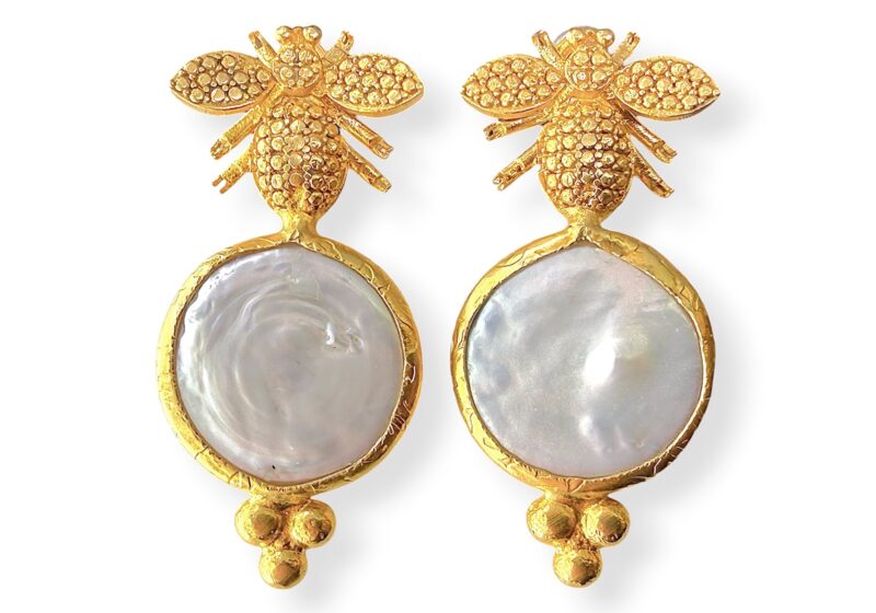A Pair Of Gold Plated Earrings, Each With A Gold Plated Bee And A White Freshwater Coin Pearl, Set In A Gold Plated Frame.