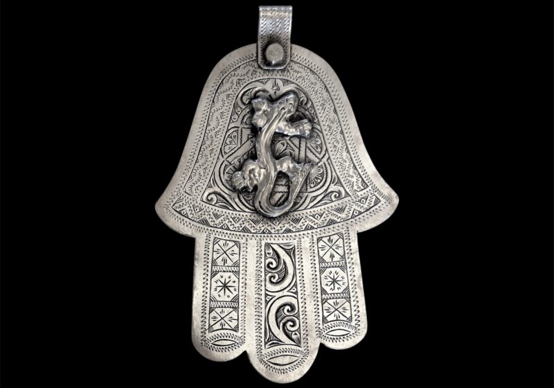 A Moroccan Silvered Metal 'Hand Of Fatima' Patterned Pendant With A Raised Lizard, On A Long  Chain Necklace.