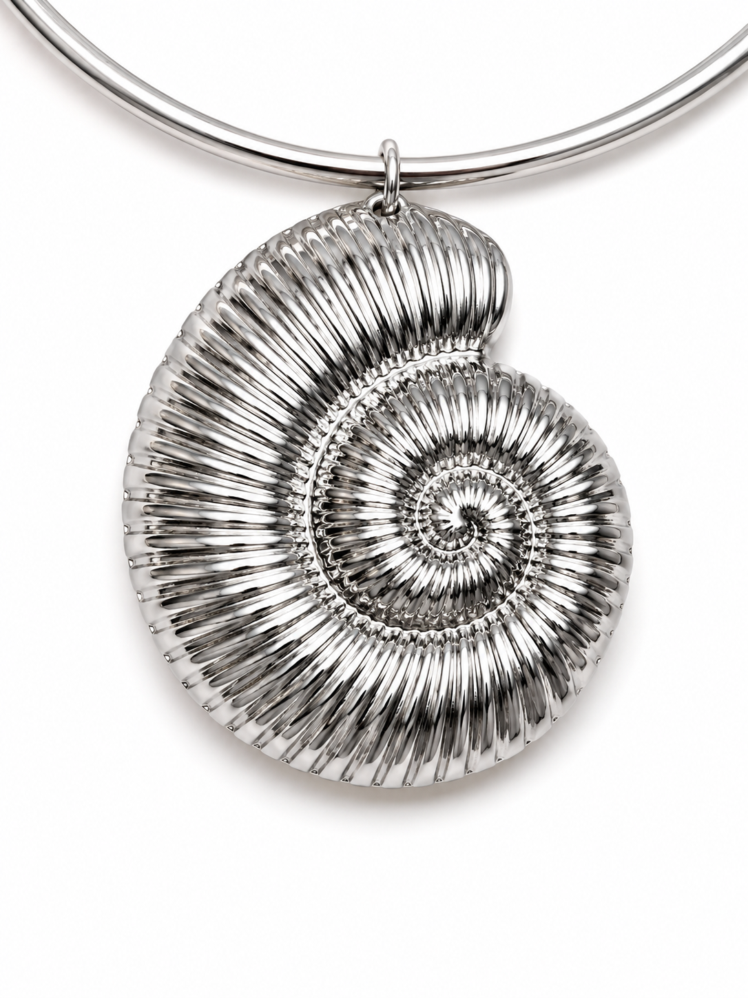 A Silvered Metal Circular Open Band Necklace With A Silvered Metal Striped Coiled Hollow Band Shell Pendant. - Image 2