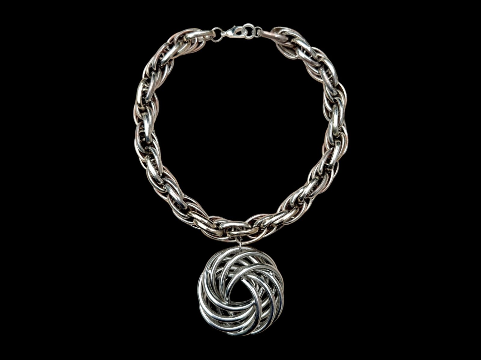 A Necklace Of Golden And Silvered MetaI Interlocking Oval Bands, With A Circular Pendant Of Interlocking Rings.