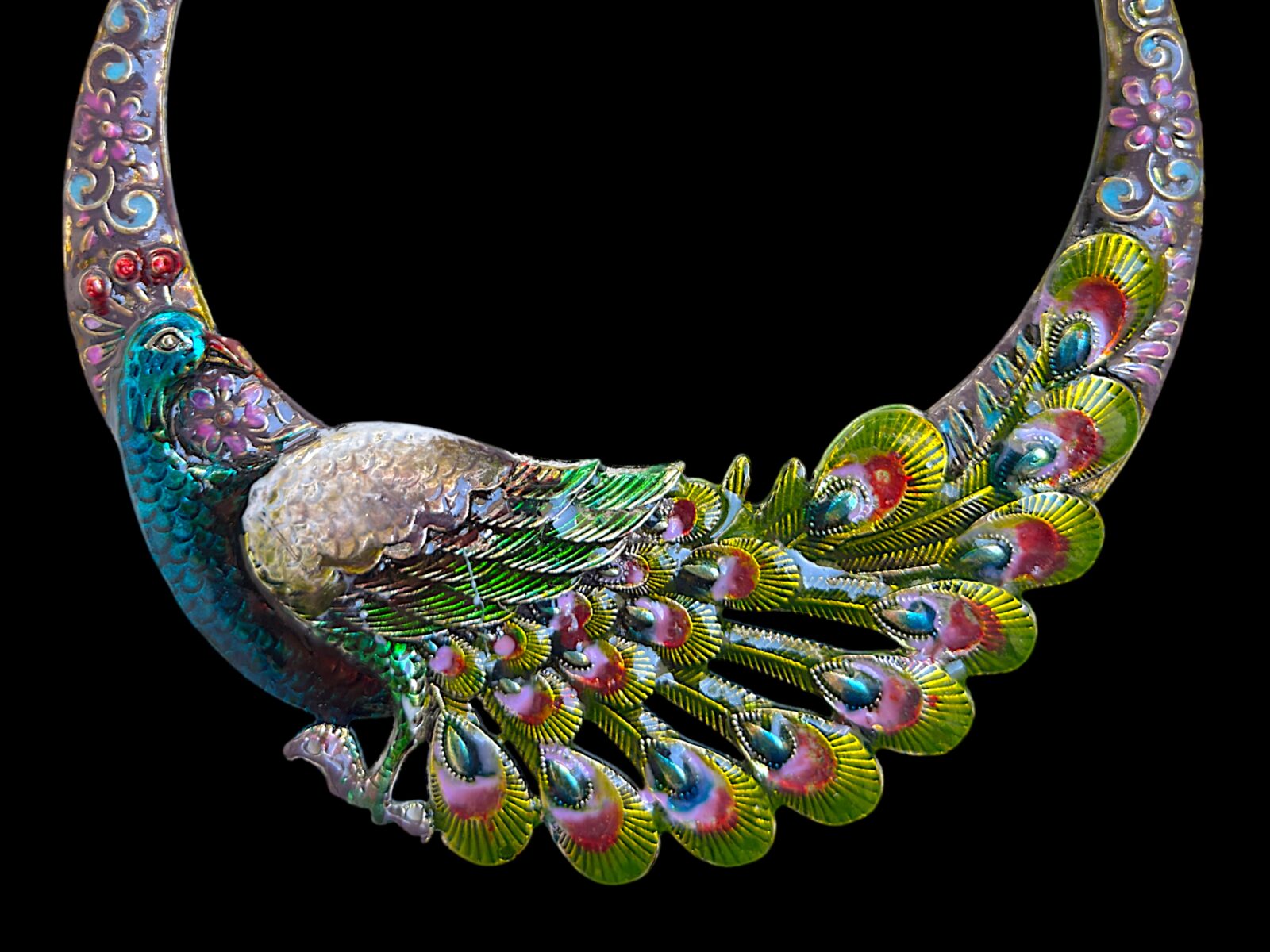 A Silvered Metal Curved Tapered Band Necklace Of A Multicoloured Painted Peacock. - Image 2