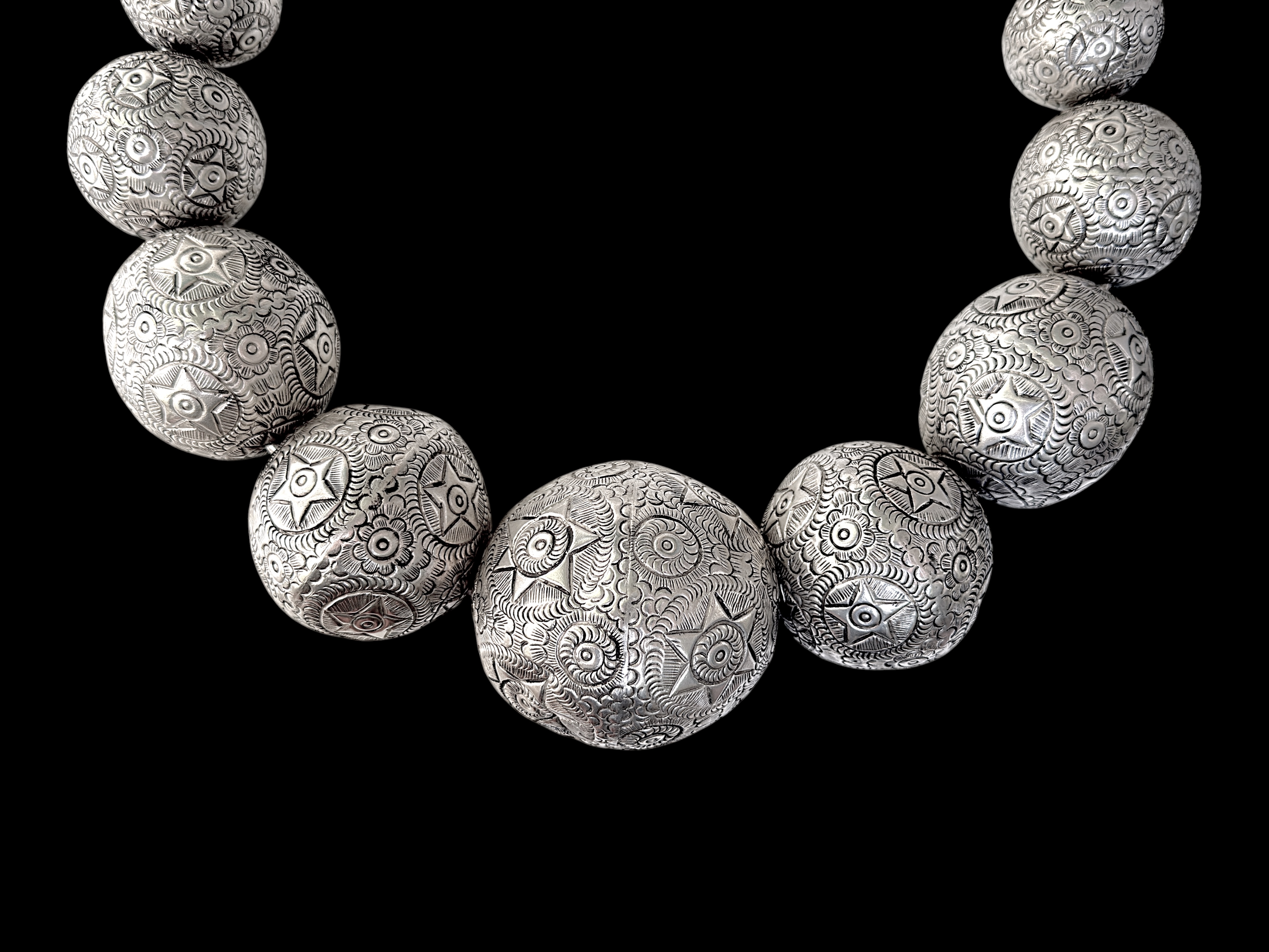 A Miao Vintage Circular Band Necklace Of Eleven Graduated Large Patterned Round Hollow Silver Plated Beads. China. - Image 2