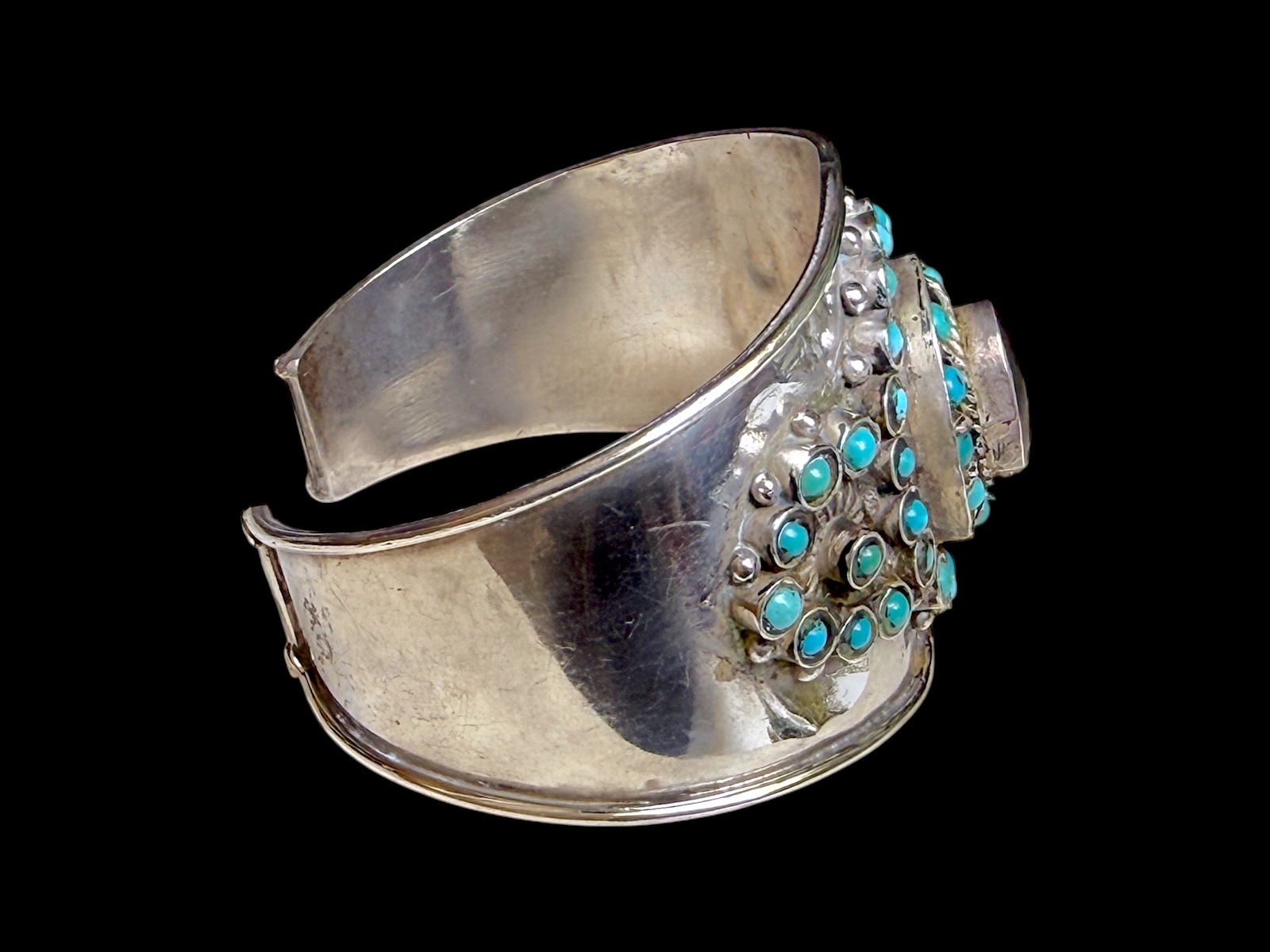 An Afghan Silver Metal Open Cuff Inlaid With Small Round Turquoise Beads And A Black Onyx Domed Oval Cabochon. - Image 3